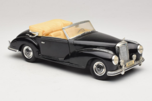 Mercedes 300S Noir Maisto 1:18 52116-P1 Métal Moulé — image 6 sur 8