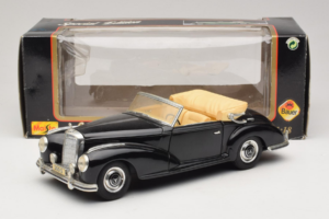 Mercedes 300S Noir Maisto 1:18 52116-P1 Métal Moulé — image 8 sur 8