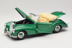 Mercedes 300S Cabriolet Green Metallic Maisto 1:18 52116 Métal Moulé — image 2 sur 7