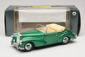 Mercedes 300S Cabriolet Green Metallic Maisto 1:18 52116 Métal Moulé — image 7 sur 7