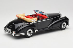 Mercedes 300S W188 Roadster Noir Welly 1:18 801-3271398 Métal Moulé — image 3 sur 8