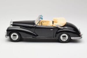 Mercedes 300SC W188 Obsidian Noir Maisto 1:18 806B Métal Moulé — image 4 sur 8