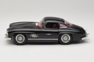 Mercedes 300SL Noir Bburago 1:18 3015-M3 Métal Moulé — image 4 sur 8