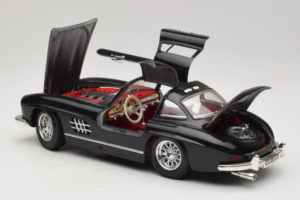 Mercedes 300SL Noir Bburago 1:18 3015-M3 Métal Moulé — image 5 sur 8