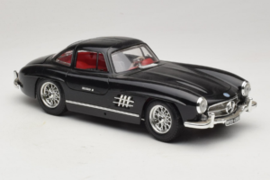 Mercedes 300SL Noir Bburago 1:18 3015-M3 Métal Moulé — image 6 sur 8