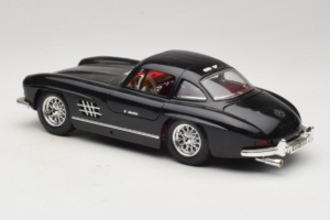 Mercedes 300SL Noir Bburago 1:18 3015-M3 Métal Moulé — image 7 sur 8