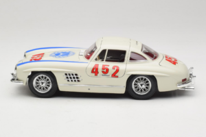 Mercedes 300SL #452 Mille Miglia 1955 Blanc Bburago 1:18 3015-M2 Métal Moulé — image 4 sur 8