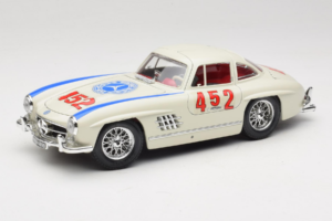 Mercedes 300SL #452 Mille Miglia 1955 Blanc Bburago 1:18 3015-M2 Métal Moulé