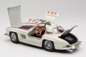 Mercedes 300SL #452 Mille Miglia 1955 Blanc Bburago 1:18 3015-M2 Métal Moulé — image 5 sur 8