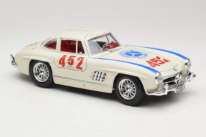 Mercedes 300SL #452 Mille Miglia 1955 Blanc Bburago 1:18 3015-M2 Métal Moulé — image 6 sur 8