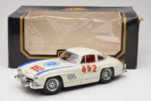 Mercedes 300SL #452 Mille Miglia 1955 Blanc Bburago 1:18 3015-M2 Métal Moulé — image 8 sur 8