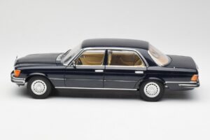 Mercedes 450 SEL 6.9 W116 Bleu Foncé Revell 1:18 8956 Métal Moulé — image 4 sur 8