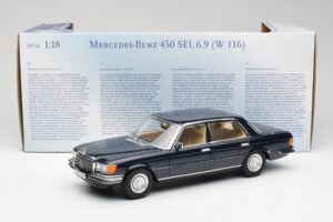 Mercedes 450 SEL 6.9 W116 Bleu Foncé Revell 1:18 8956 Métal Moulé — image 8 sur 8