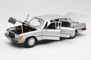 Mercedes 450 SEL 6.9 W116 Argent Revell 1:18 8955 Métal Moulé — image 2 sur 8