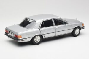 Mercedes 450 SEL 6.9 W116 Argent Revell 1:18 8955 Métal Moulé — image 3 sur 8