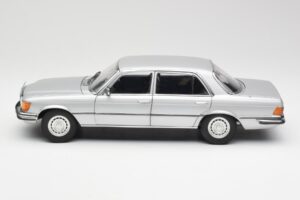 Mercedes 450 SEL 6.9 W116 Argent Revell 1:18 8955 Métal Moulé — image 4 sur 8