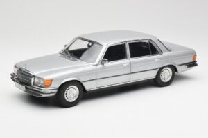 Mercedes 450 SEL 6.9 W116 Argent Revell 1:18 8955 Métal Moulé