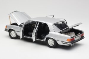 Mercedes 450 SEL 6.9 W116 Argent Revell 1:18 8955 Métal Moulé — image 5 sur 8