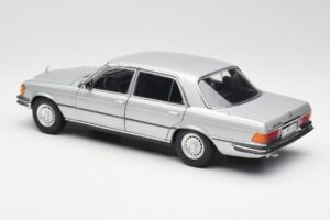 Mercedes 450 SEL 6.9 W116 Argent Revell 1:18 8955 Métal Moulé — image 7 sur 8