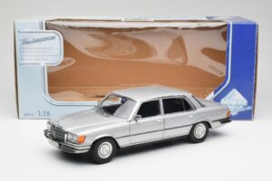 Mercedes 450 SEL 6.9 W116 Argent Revell 1:18 8955 Métal Moulé — image 8 sur 8