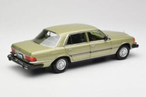 Mercedes 450 SEL W116 J.R. Ewing Dallas Vert Argenté Norev 1:18 183975 Métal Moulé — image 5 sur 8