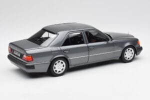 Mercedes 500 E W124 Pearl Gris Norev 1:18 183946 Métal Moulé — image 3 sur 8
