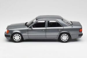 Mercedes 500 E W124 Pearl Gris Norev 1:18 183946 Métal Moulé — image 4 sur 8