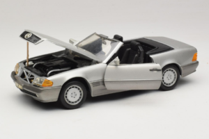 Mercedes SL 500 R129 Argent Revell 1:18 8801-P1 Métal Moulé — image 2 sur 8