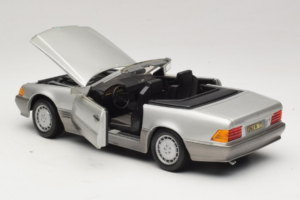 Mercedes SL 500 R129 Argent Revell 1:18 8801-P1 Métal Moulé — image 5 sur 8