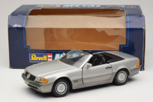 Mercedes SL 500 R129 Argent Revell 1:18 8801-P1 Métal Moulé — image 8 sur 8
