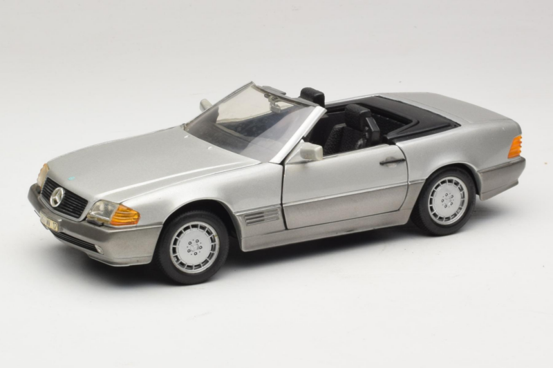 Mercedes SL 500 R129 Argent Revell 1:18 8801-P1 Métal Moulé