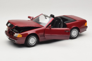 Mercedes 500 SL R129 Rouge Foncé Revell 1:18 8801 Métal Moulé — image 2 sur 8