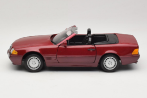 Mercedes 500 SL R129 Rouge Foncé Revell 1:18 8801 Métal Moulé — image 4 sur 8