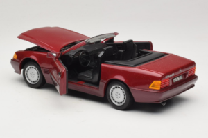 Mercedes 500 SL R129 Rouge Foncé Revell 1:18 8801 Métal Moulé — image 5 sur 8