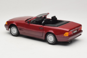 Mercedes 500 SL R129 Rouge Foncé Revell 1:18 8801 Métal Moulé — image 7 sur 8