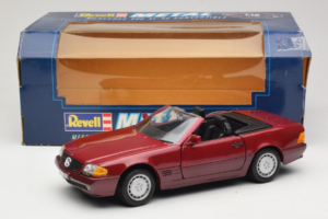 Mercedes 500 SL R129 Rouge Foncé Revell 1:18 8801 Métal Moulé — image 8 sur 8