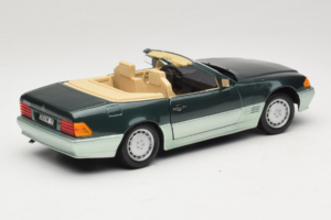 Mercedes 500 SL R129 Vert Argenté Revell 1:18 8802 Métal Moulé — image 3 sur 8