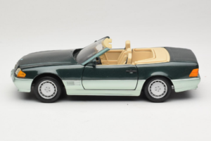 Mercedes 500 SL R129 Vert Argenté Revell 1:18 8802 Métal Moulé — image 4 sur 8