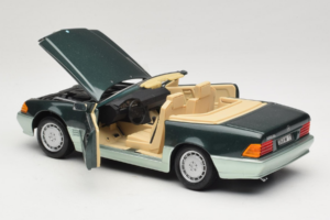 Mercedes 500 SL R129 Vert Argenté Revell 1:18 8802 Métal Moulé — image 5 sur 8