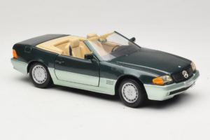 Mercedes 500 SL R129 Vert Argenté Revell 1:18 8802 Métal Moulé — image 6 sur 8