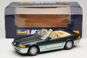 Mercedes 500 SL R129 Vert Argenté Revell 1:18 8802 Métal Moulé — image 8 sur 8