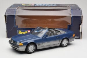 Mercedes SL 500 R129 Nautic Blue Metallic Revell 1:18 8081 Métal Moulé — image 8 sur 8