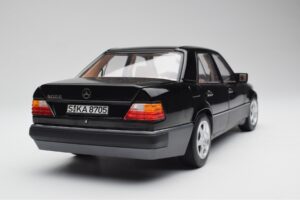 Mercedes 500E W124 Noir Édition Limitée Norev 1:18 183949 Métal Moulé — image 10 sur 12