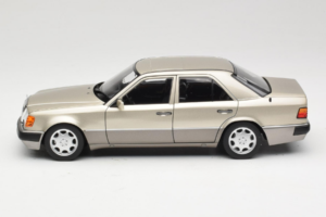 Mercedes 500E W124 Smoke Silver Édition Concessionnaire Norev 1:18 B66040724 Métal Moulé — image 4 sur 8