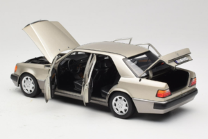 Mercedes 500E W124 Smoke Silver Édition Concessionnaire Norev 1:18 B66040724 Métal Moulé — image 5 sur 8