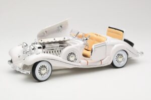 Mercedes 500K Special Roadster Blanc Premiere Edition Maisto 1:18 536055 Métal Moulé — image 2 sur 8