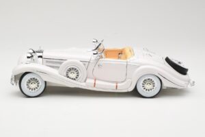 Mercedes 500K Special Roadster Blanc Premiere Edition Maisto 1:18 536055 Métal Moulé — image 4 sur 8