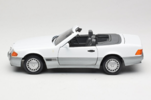 Mercedes 500 SL R129 Blanc Roadtough 1:18 92048 Métal Moulé — image 4 sur 8