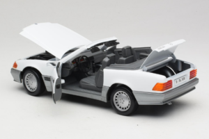 Mercedes 500 SL R129 Blanc Roadtough 1:18 92048 Métal Moulé — image 5 sur 8