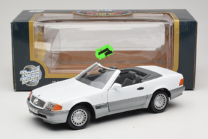 Mercedes 500 SL R129 Blanc Roadtough 1:18 92048 Métal Moulé — image 8 sur 8
